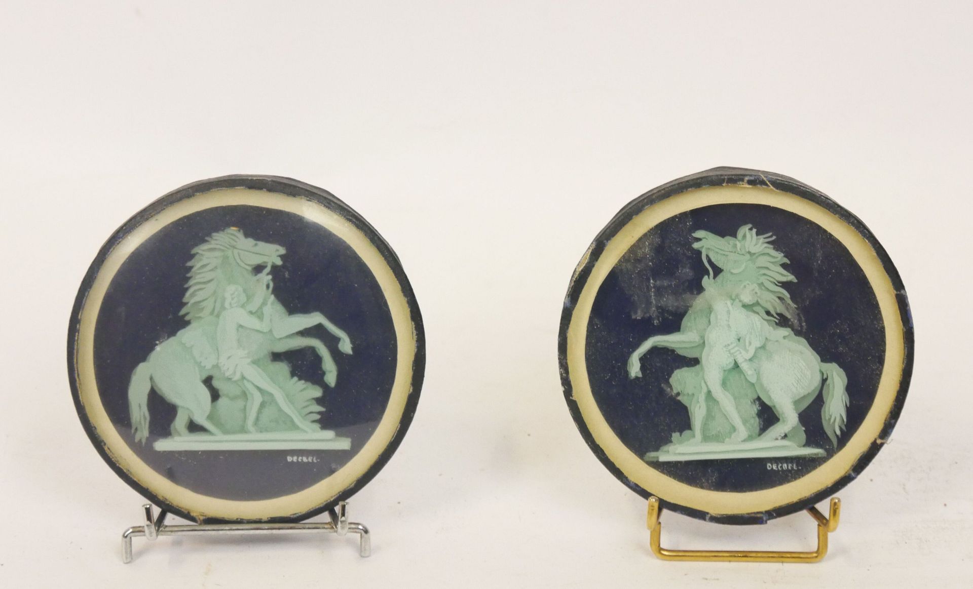 Null 二十世纪的学校

纪尧姆-库斯图之后的马利的马匹

玻璃上的两幅椭圆形画，右下角有签名DECBEL

直径：10厘米

(小事故)



拍卖会将于2&hellip;