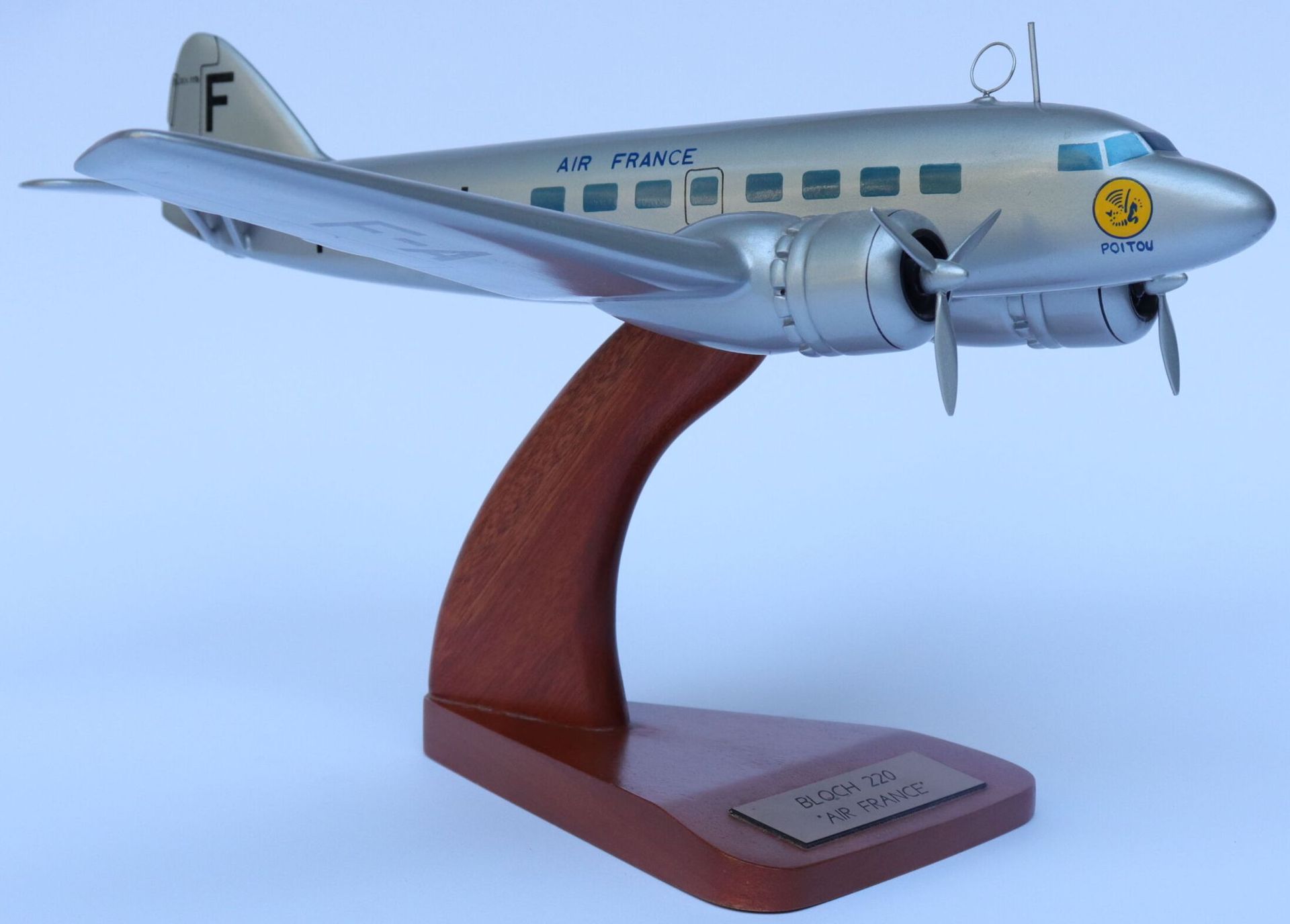 Null BLOCH 220 AIR FRANCE.

Painted wooden model registered F-AOHJ.

On a varnis&hellip;