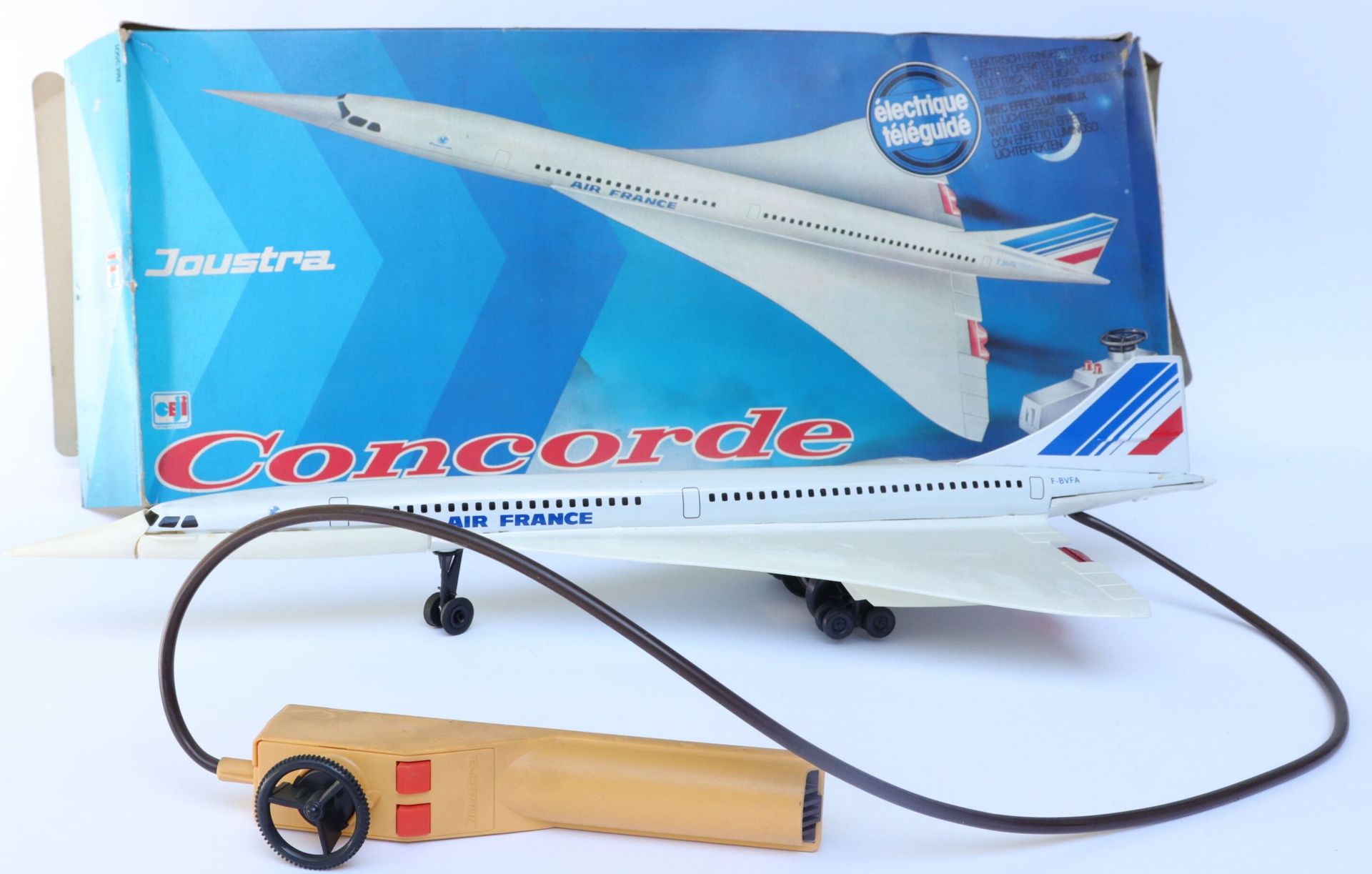 Null 法国康科德航空公司。

玩具飞机JOUSTRA在石版印刷的金属板和塑料引擎上注册了F-BVFA。

遥控模型。1970's.

长度：59厘米。状况良&hellip;