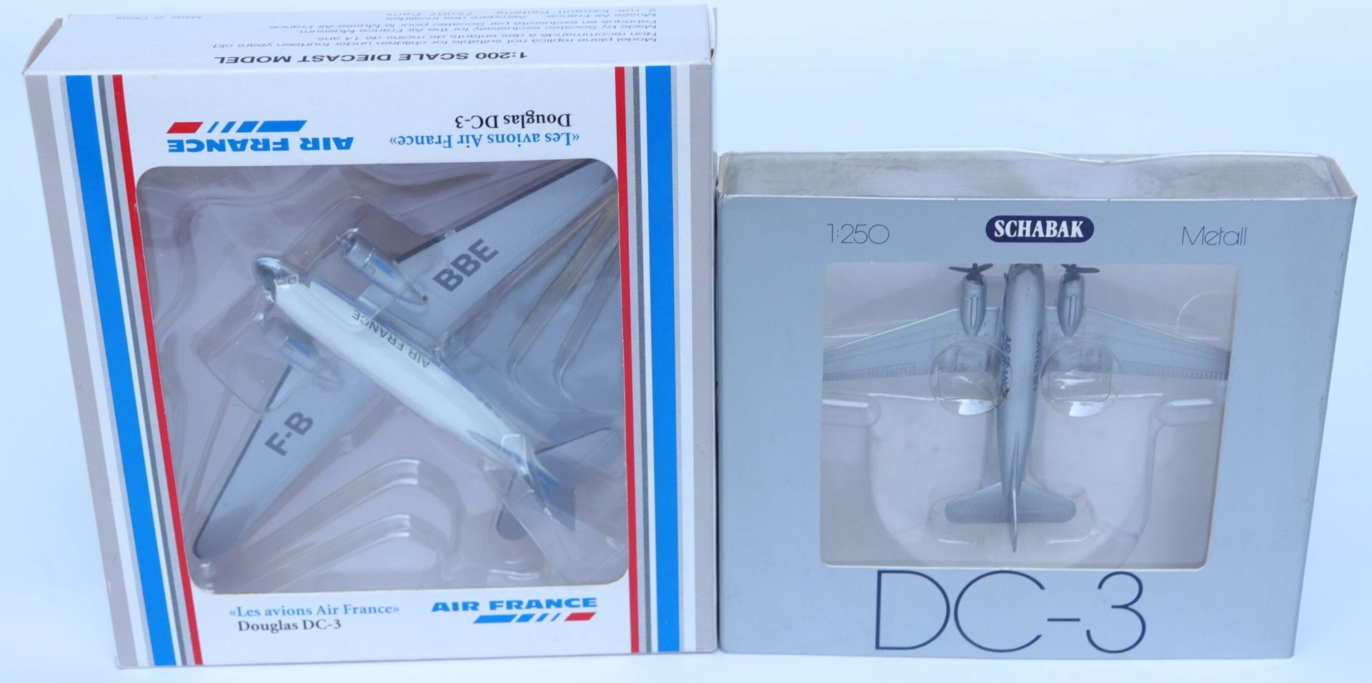 Null DOUGLAS DC-3 AIR FRANCE. 

2 Modelle aus Druckguss. 1 Shabak bei 1/250stel &hellip;