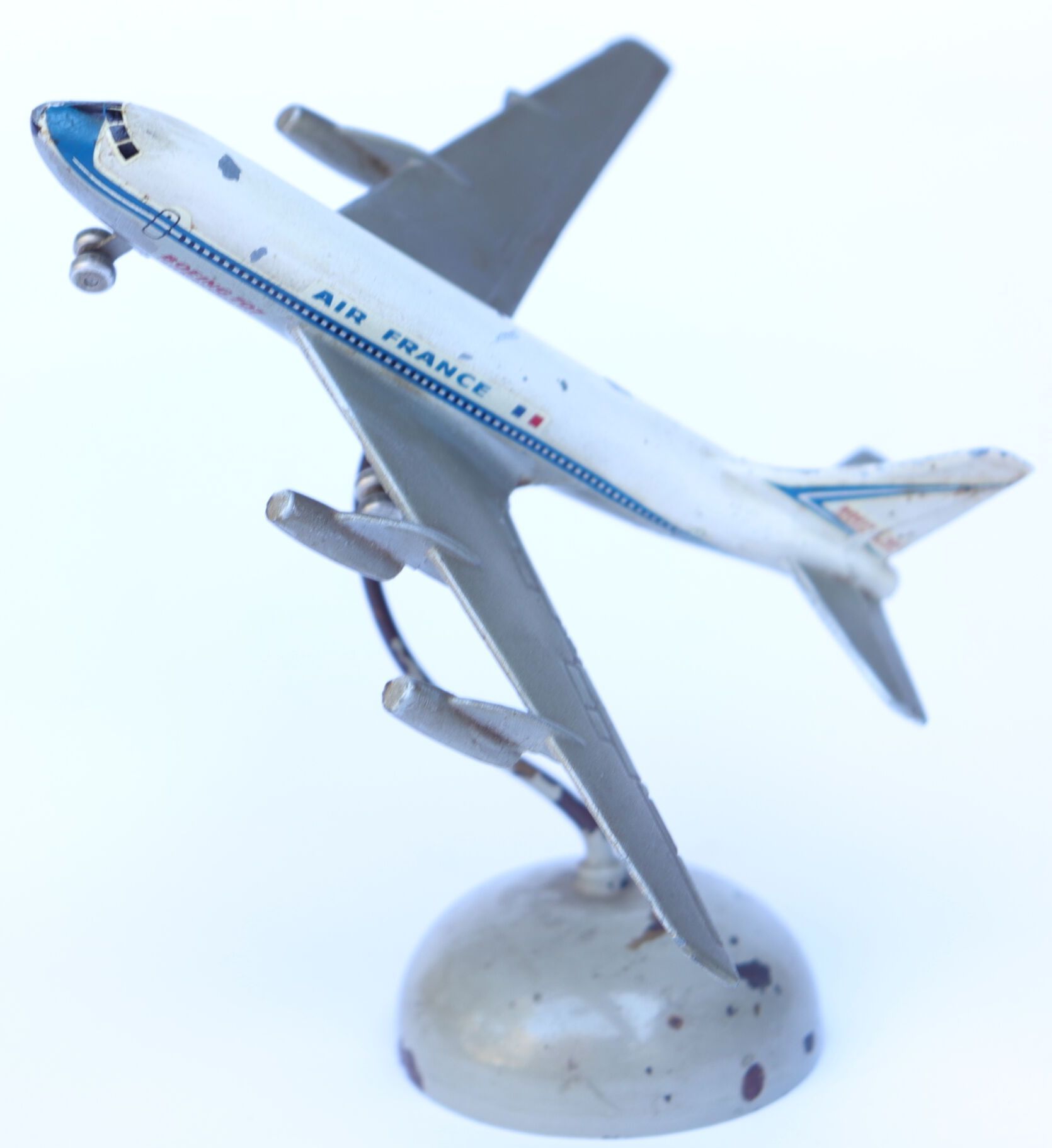 Null 波音B-707法国航空。

压铸模型的标志CIJ组装在压载底座上。

翼展13.5厘米。刮伤。



2021年11月9日（周二）在塞纳河畔诺伊伊（N&hellip;