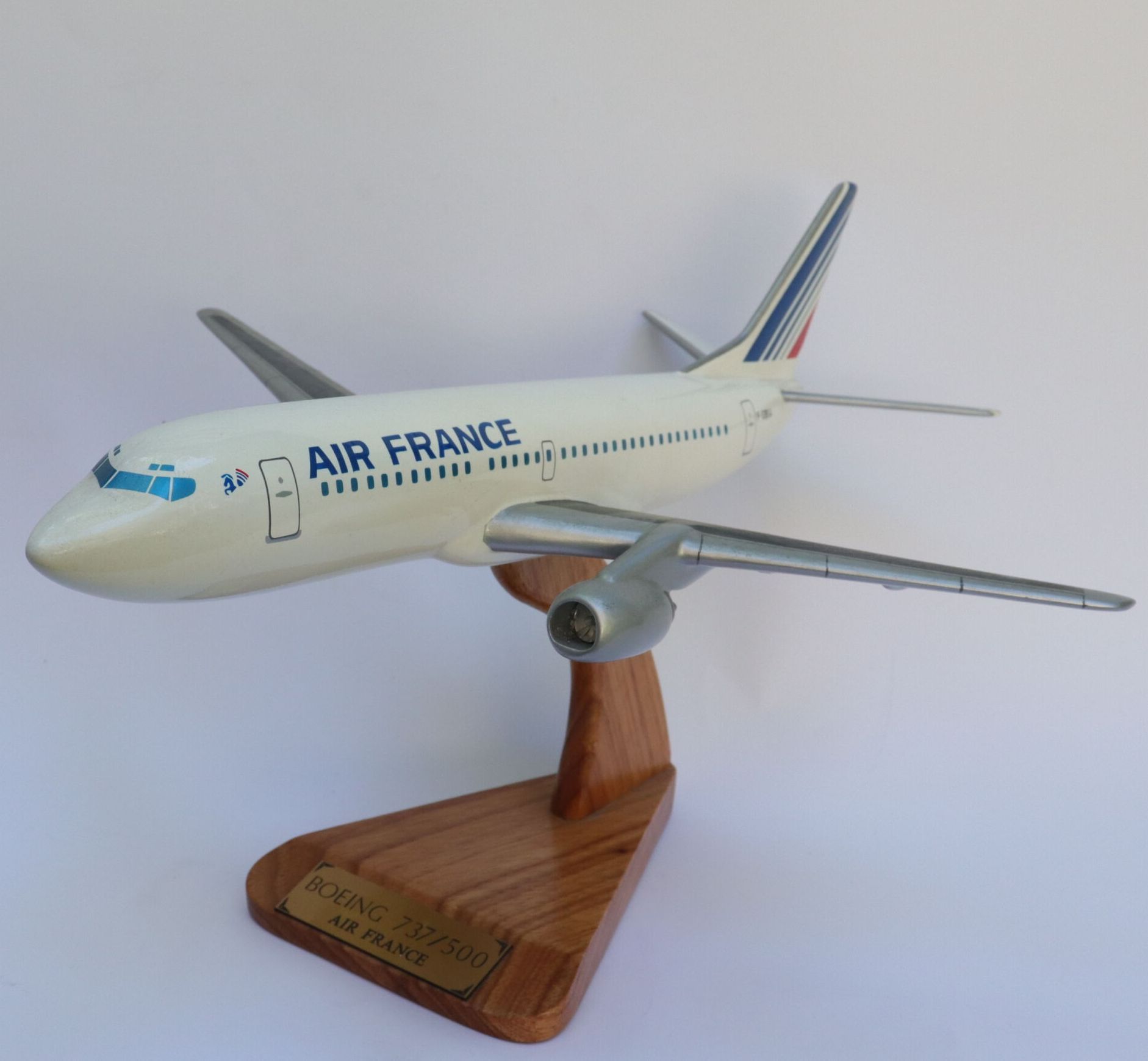 Null BOEING B-737-500 AIR FRANCE.

Contemporary painted wooden model of the airc&hellip;
