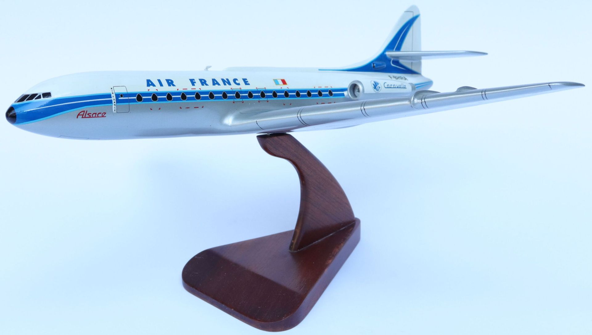 Null SUD AVIATION SE 210 CARAVELLE AIR FRANCE.

Painted wooden model with regist&hellip;