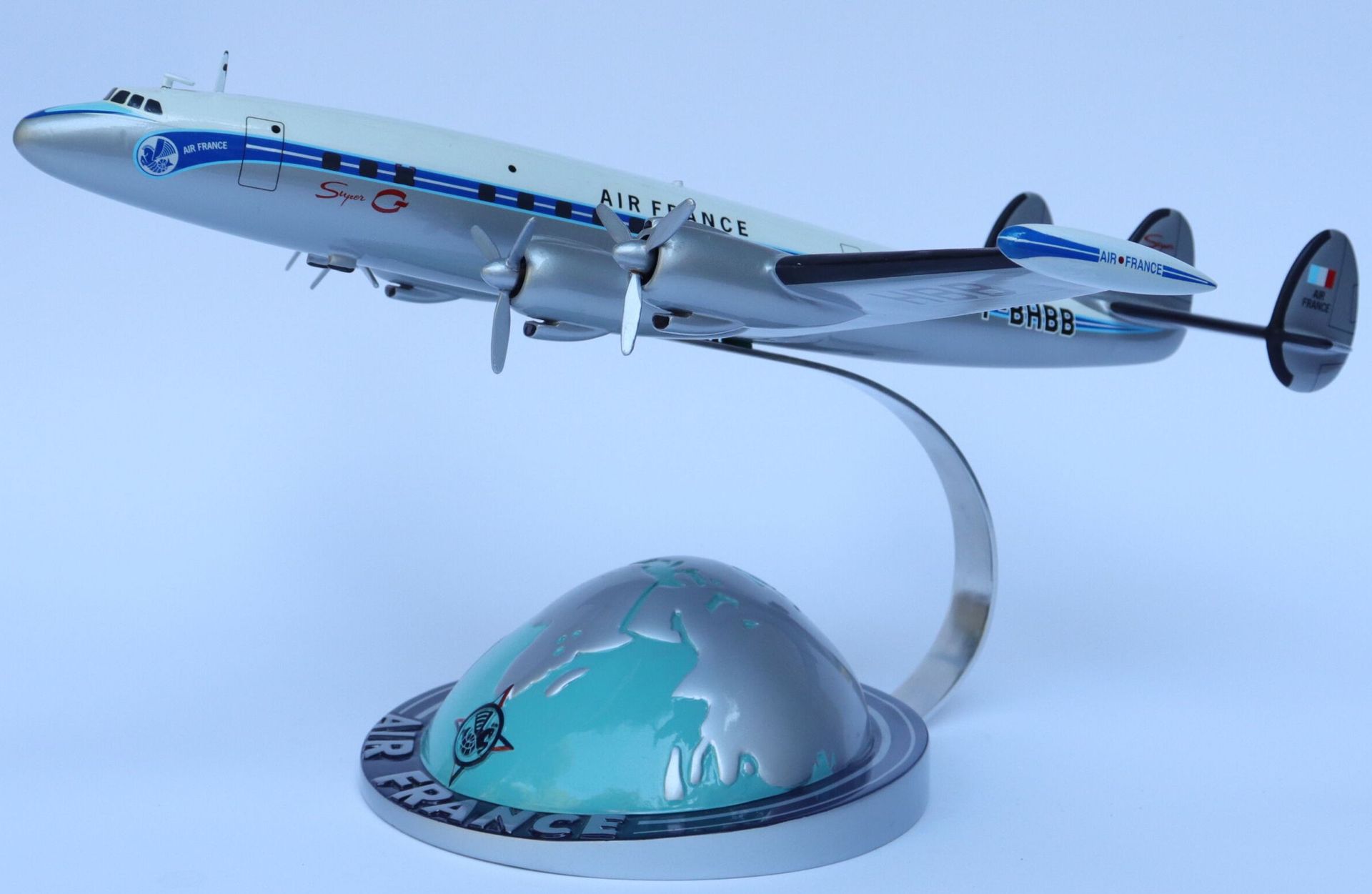 Null LOCKHEED SUPER CONSTELLATION AIR FRANCE.

Painted wooden model with registr&hellip;