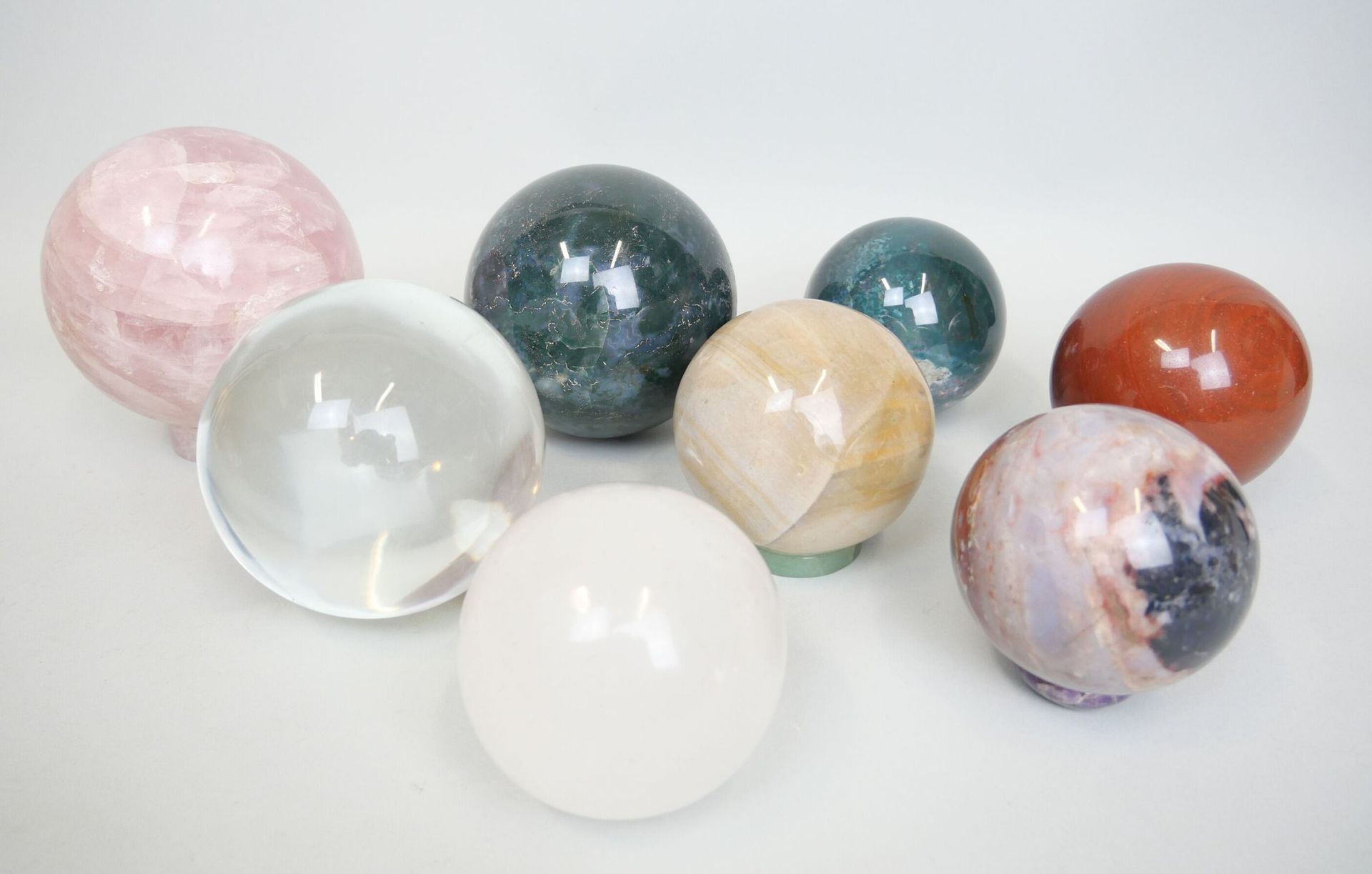 Null Suite of 8 balls of decoration out of hard stone like pink quartz, of vario&hellip;