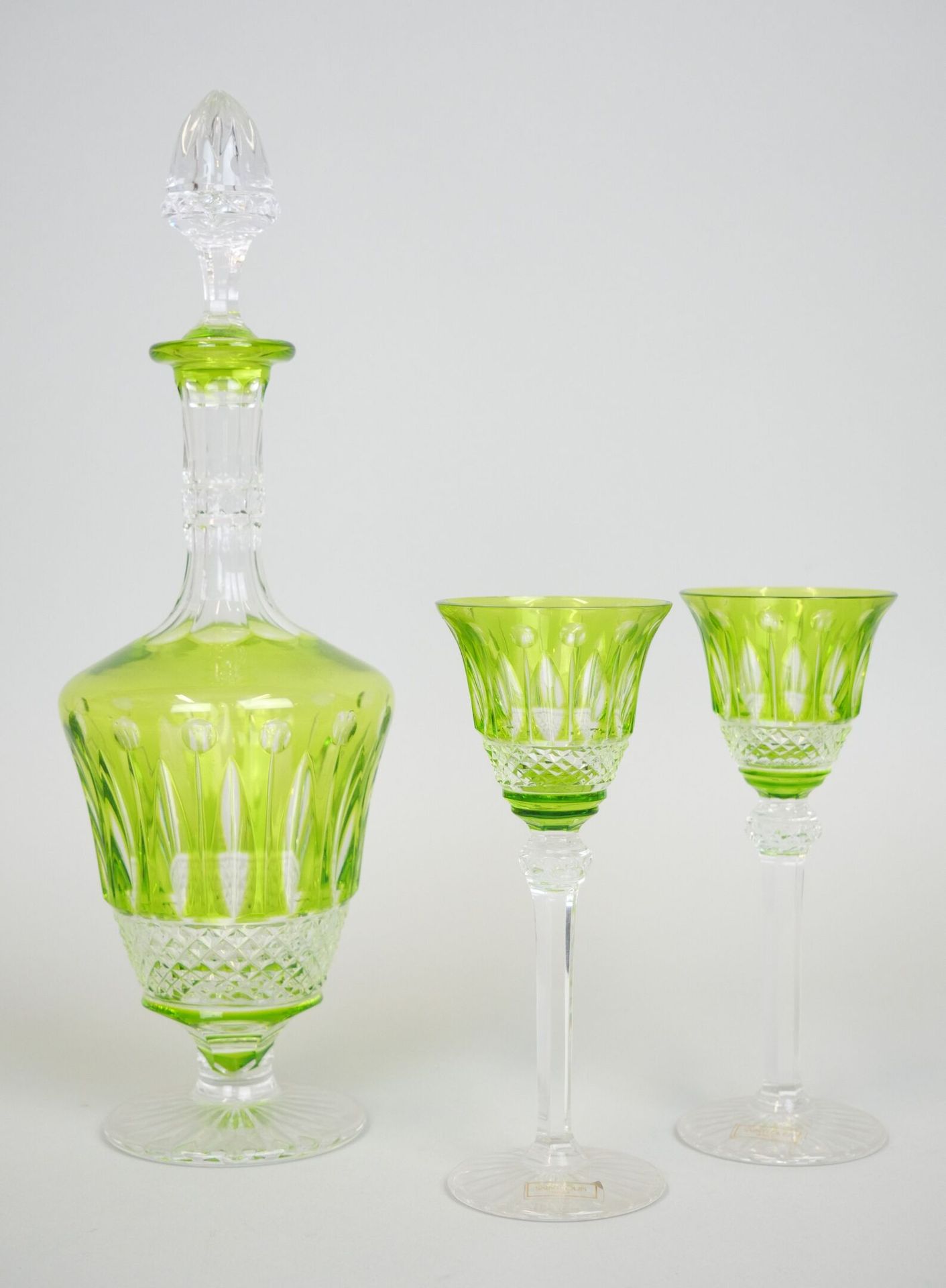 Null SAINT LOUIS

Service à liqueur en cristal teinté vert, modèle "Tommy" compr&hellip;