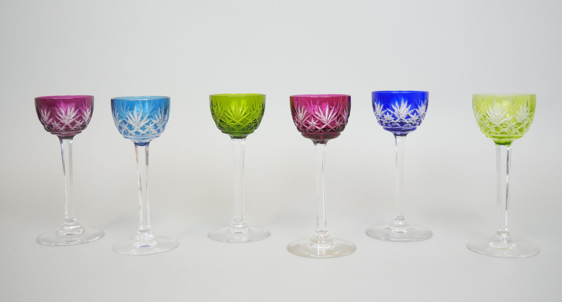 SAINT LOUIS 
Ensemble de six verres à liqueur modèle "Chantilly" en cristal tein&hellip;