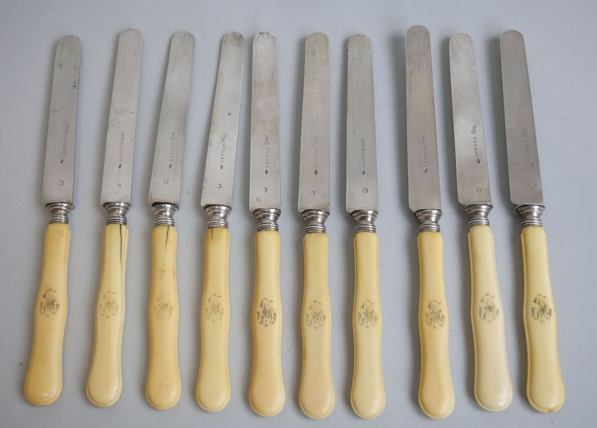 Null Dieci coltelli da frutta, lama arrotondata in argento 800 millesimi, manico&hellip;
