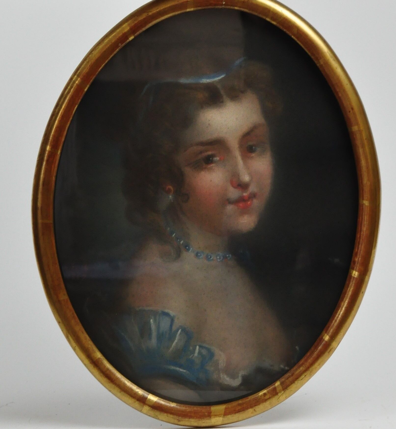 Null École française du XIXème siècle

Jeune femme au collier de perles 

Pastel&hellip;