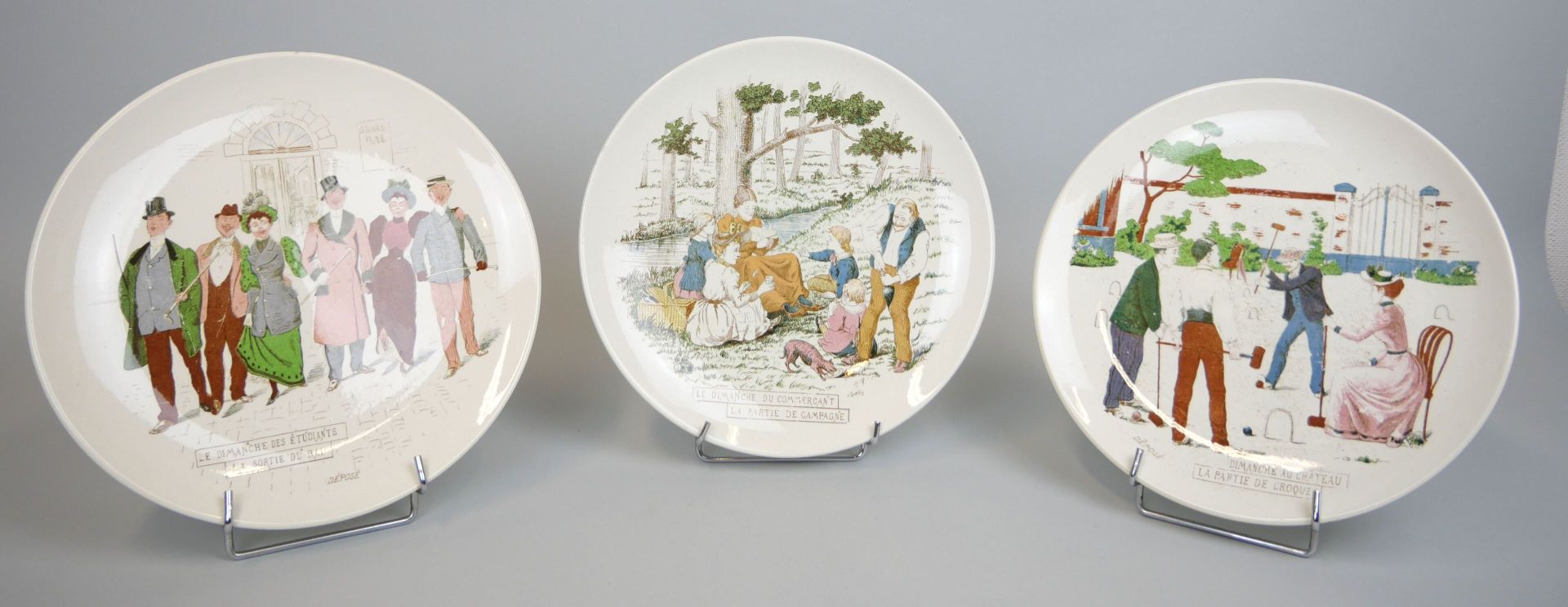 Null Suite of 3 plates in earthenware of the Louvière Frères, from the series "L&hellip;