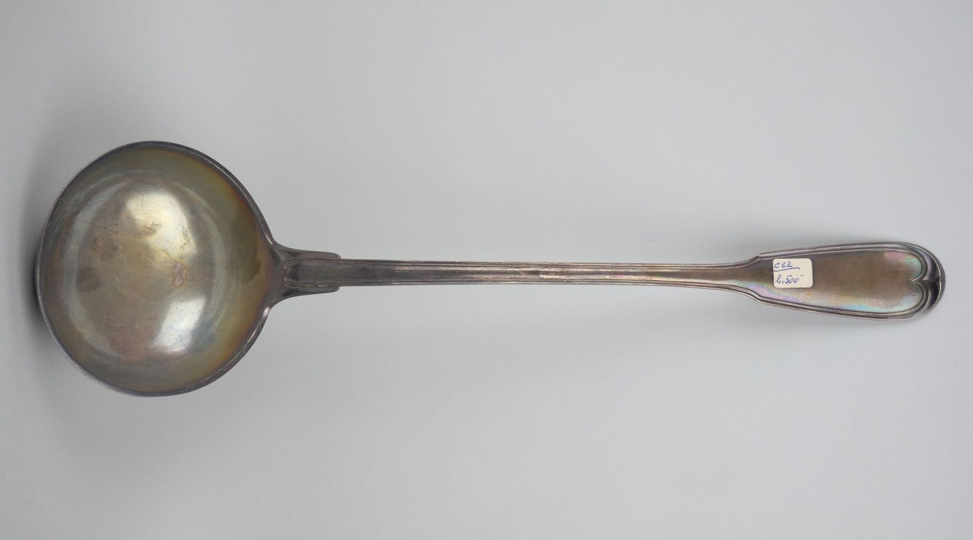 Null 银色95万分之一的勺子，带有装饰网和轮廓。标记的第二只公鸡（1809-1819）。长度：37厘米 - 重量：316克（约）。



抽签将于2022年&hellip;