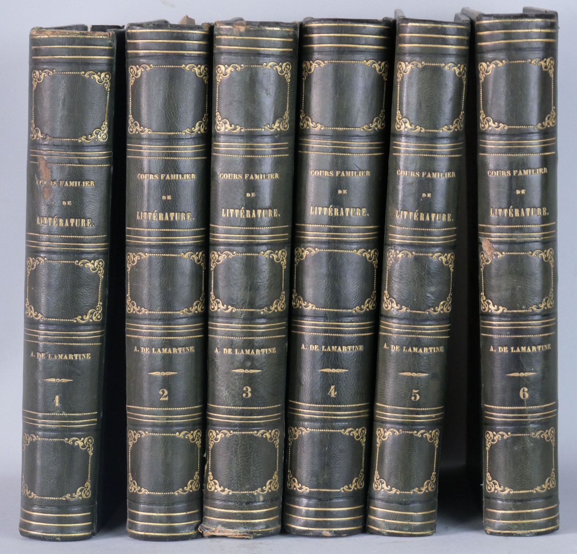 LAMARTINE (A. De) 
家庭文学课程 
巴黎，由作者撰写，约1856年。6卷。半装订，8开本 
(穿着) 
 
抽奖活动将于2022年7月13日（&hellip;
