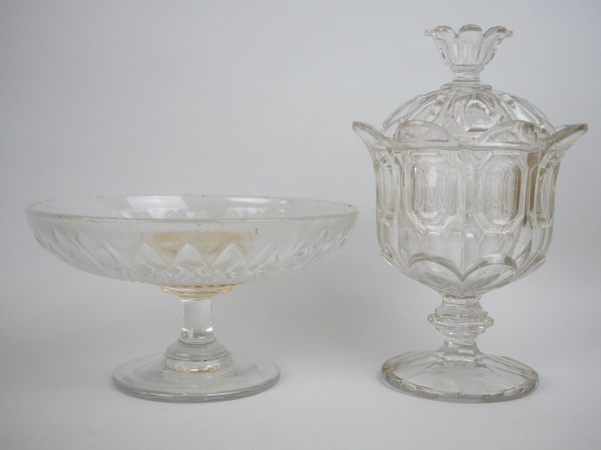 Null BACCARAT ? 

Lot in crystal including : 

A fruit cup on pedestal with cros&hellip;