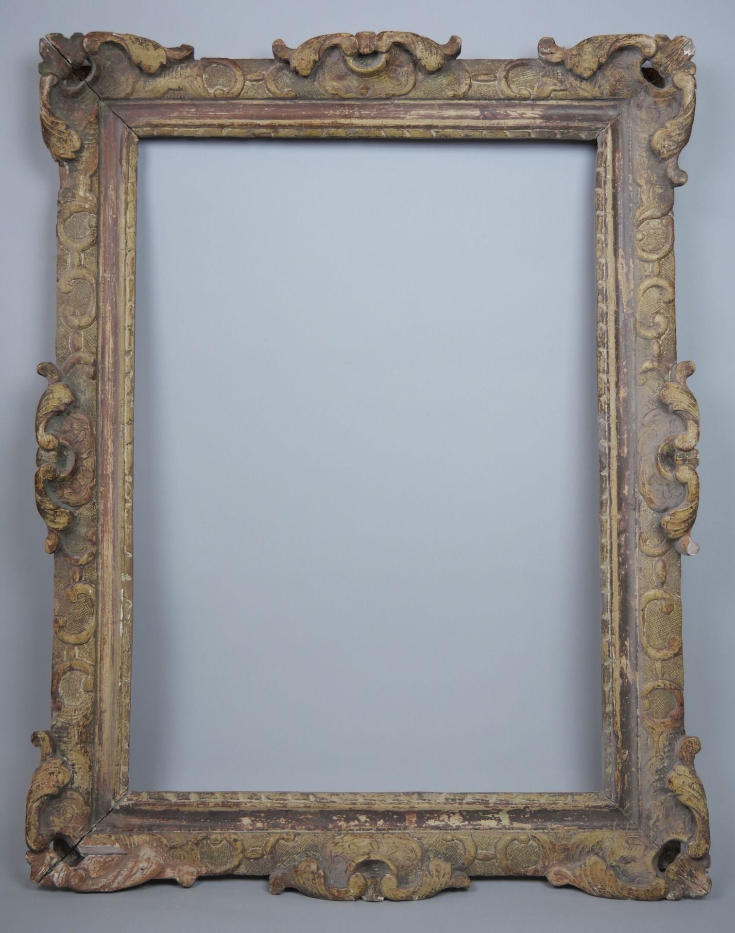 Null Rectangular frame in carved and patinated wood, the angles decorated with s&hellip;