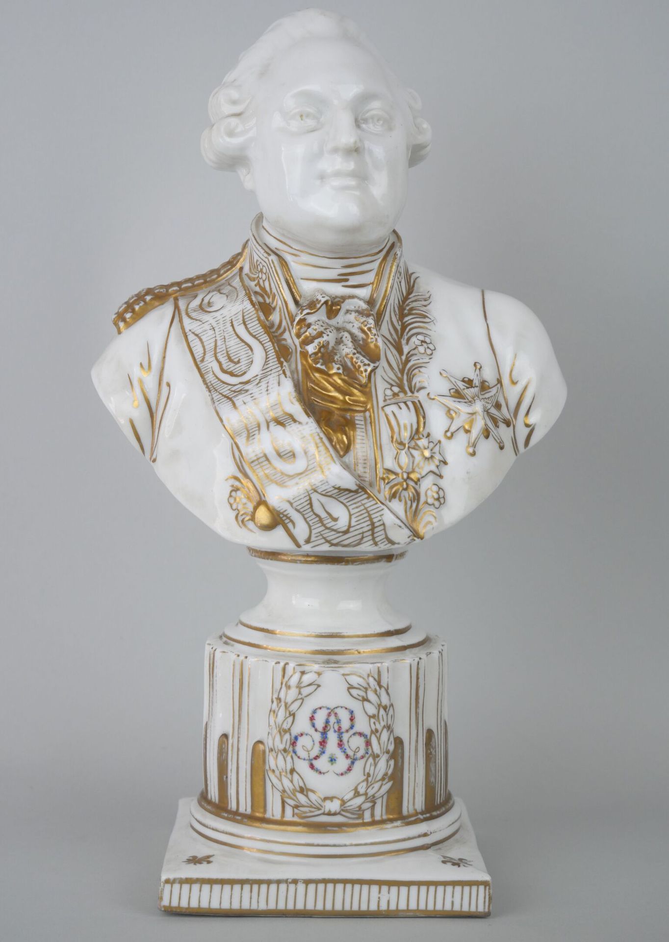 Null SEVRES (in the taste of) :

Bust of Louis XVI in porcelain.

H : 27,5 cm.

&hellip;