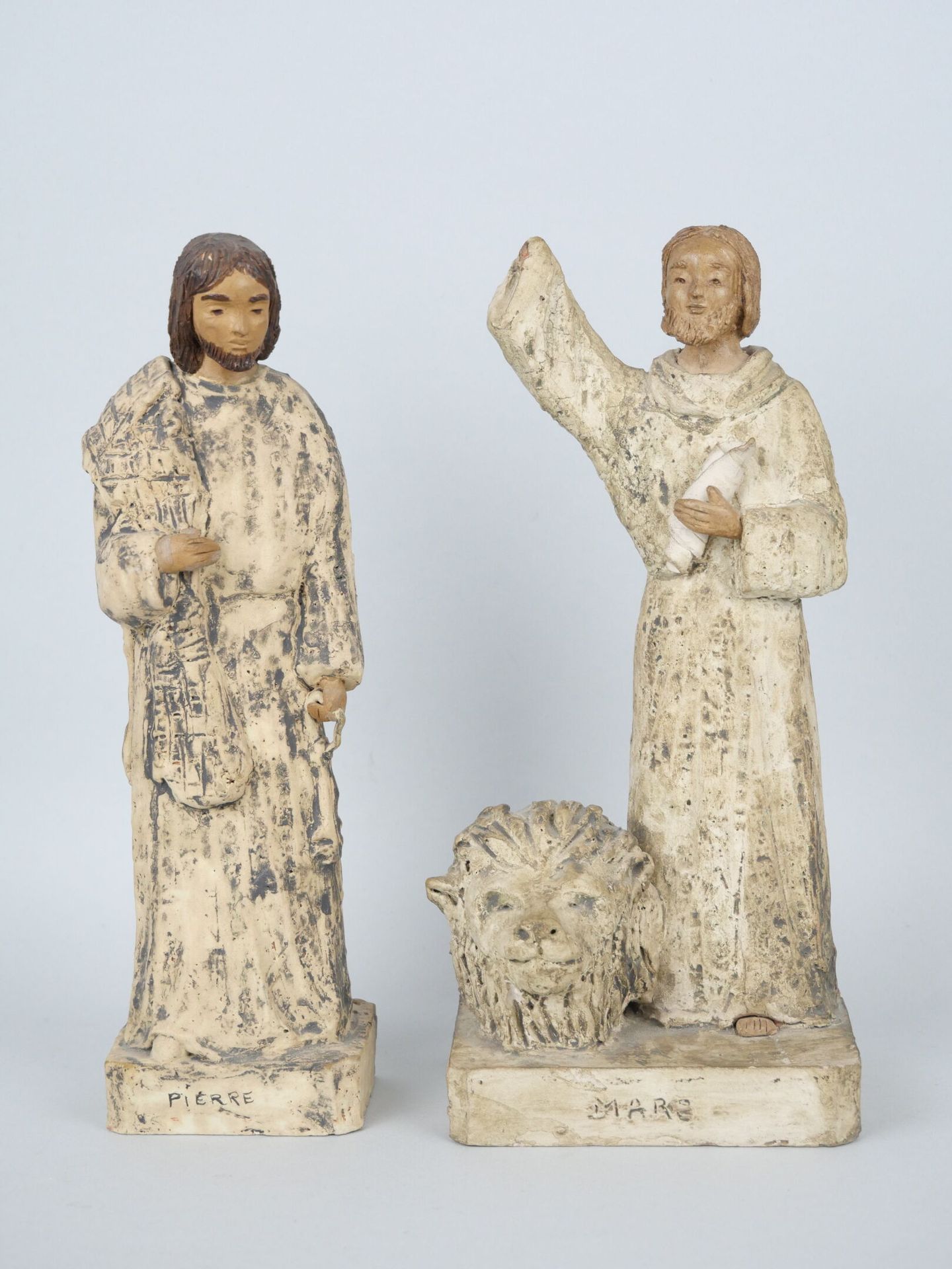 Deux sculptures en terre cuite émaillé représentant Saint Marc avec la tête de l&hellip;