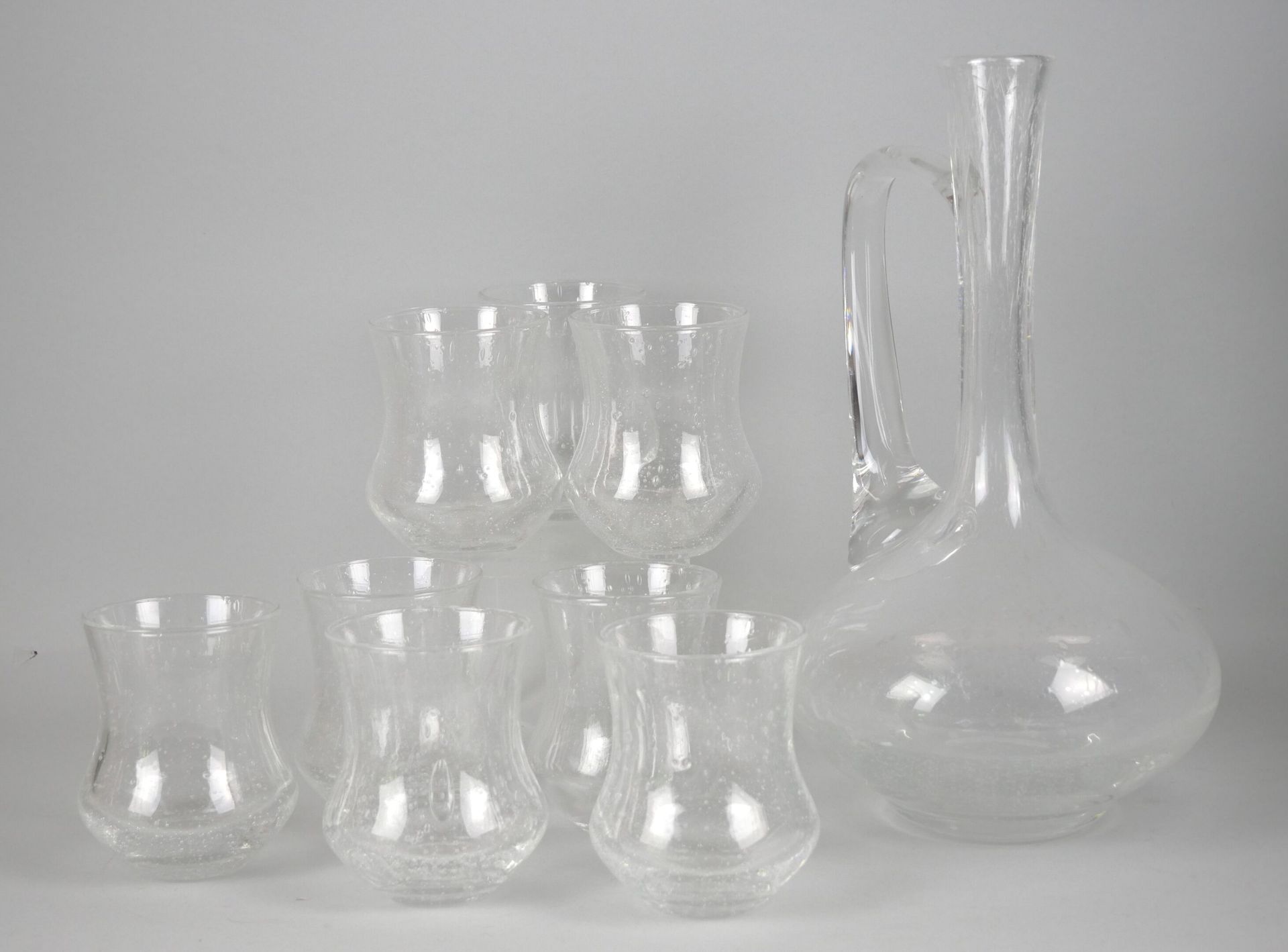 Null BIOT 

Große Karaffe und 8 Gläser aus transparentem Blasenglas. Die Gläser &hellip;