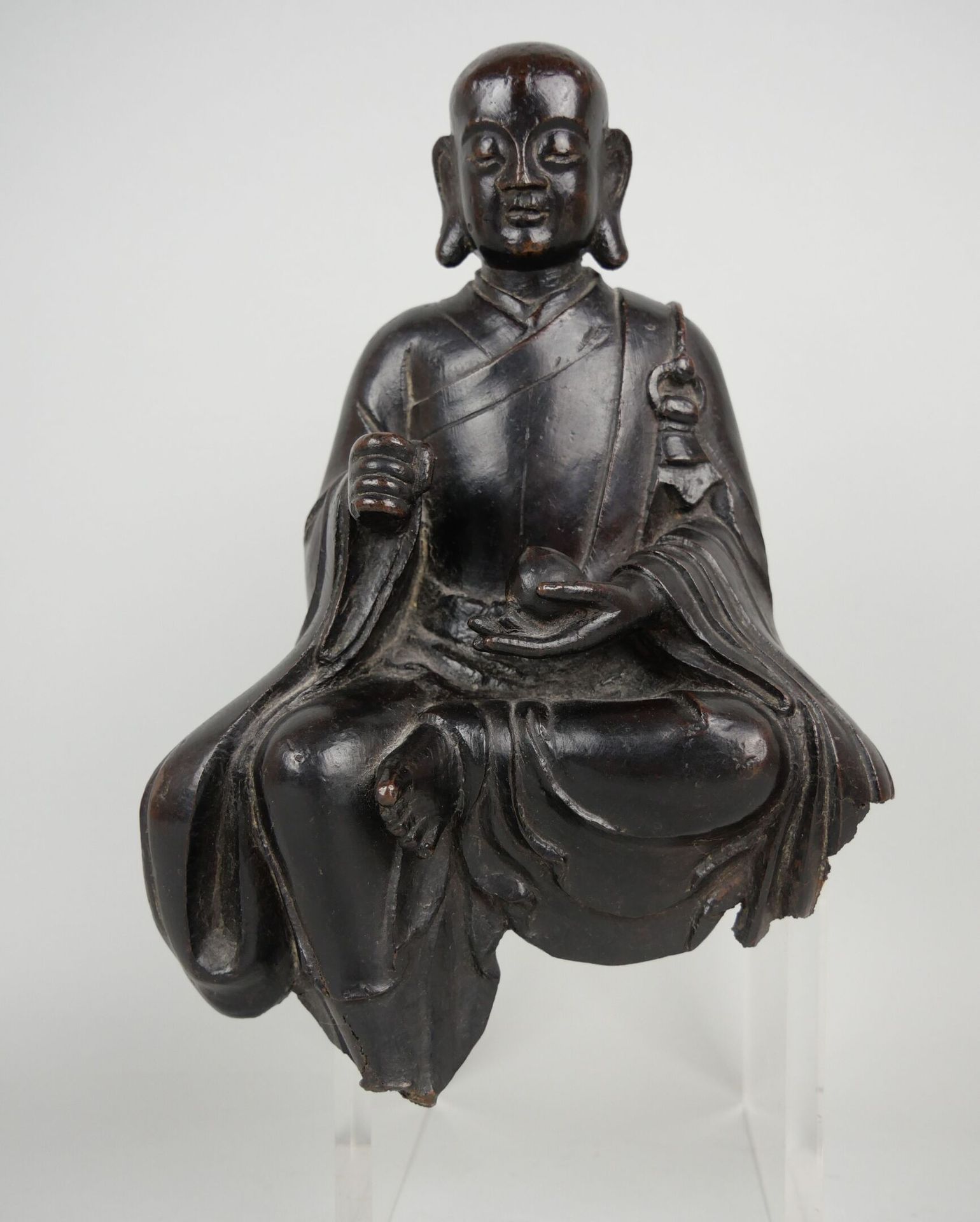 Statuette de Luohan en bronze 
Chine, dynastie Ming, XVIIème siècle 
Dimensions &hellip;