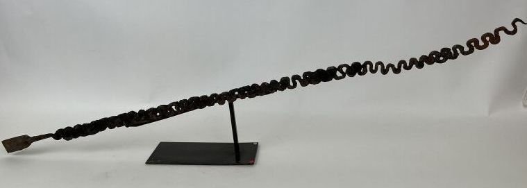 Null 贝宁 - FON人



保护性伏特加，代表一条蛇，与雷电之神HEVOSSIO的保护者DAN伏特加相对应。

铁与重要的牺牲材料。



长96厘米。&hellip;