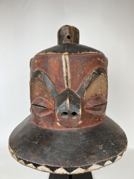 Null Democratic Republic of the CONGO - PENDE People



CIHONGO" palm mask with &hellip;