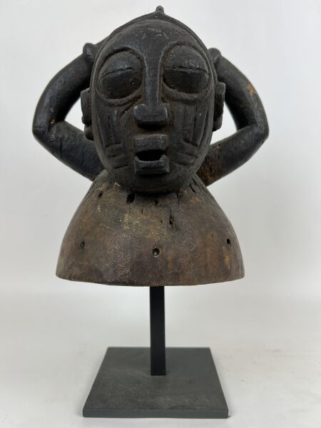 Null NIGERIA - Peuple YOROUBA



Masque casque JANUS, une paire de bras ramenée &hellip;