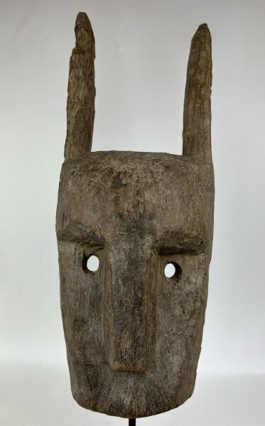 Null 马里 - BAMANA人



鬣狗面具，来自Koré社会，棕色斑纹。



高49厘米。



顾问:Jean-Pierre LACOSTE

06&hellip;