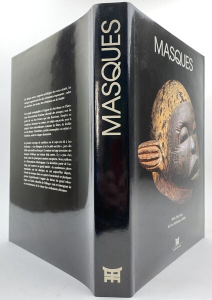Null [Musee dapper]。

面具，随后是利奥-弗罗贝纽斯1996年的文字。

黑布装订的双开本，有插图的防尘套。