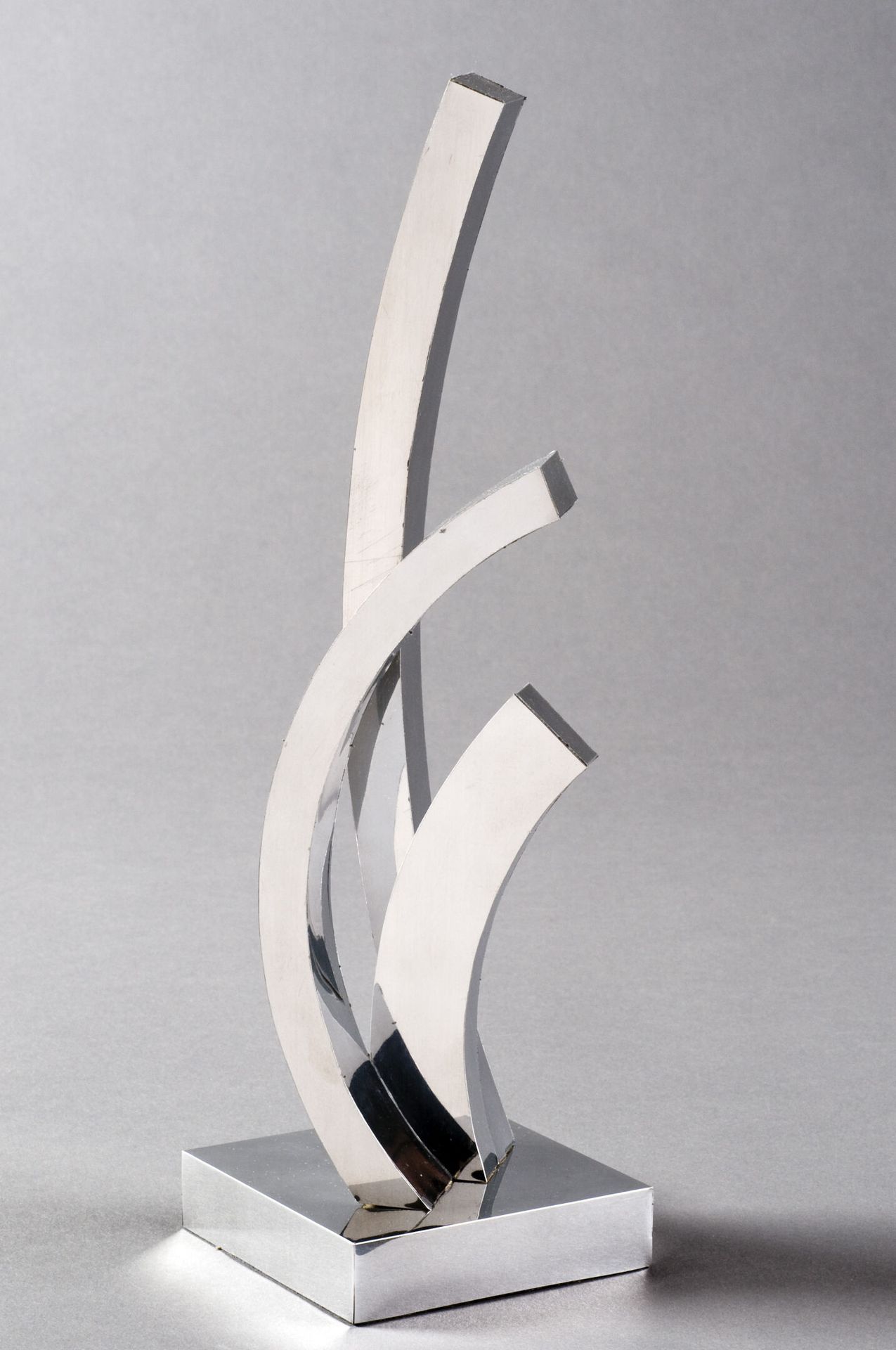 Null Three curves.

Microblasted stainless steel. 2007.

1m90 x 53cm x 38cm.

We&hellip;
