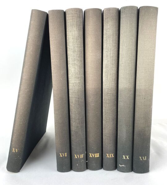Null [ARTE AFRICANO]. Conjunto de 7 volúmenes encuadernados en tela negra, lomos&hellip;