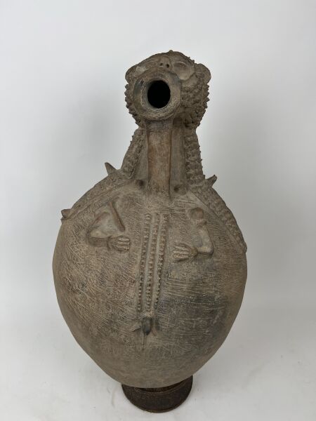 Null NIGERIA - Popolo GANDA



Grande urna antropomorfa in terracotta, montata c&hellip;