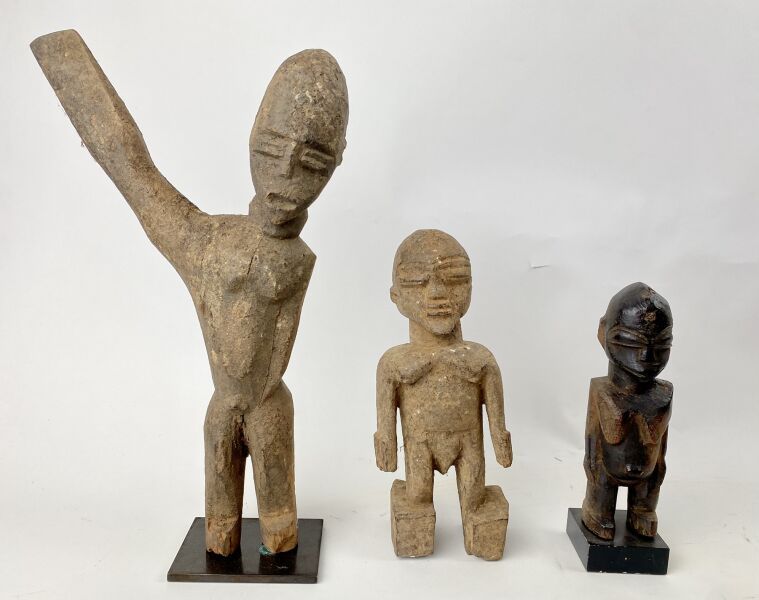 Null BURKINA FASO - LOBI人



一套三件BATEBA雕像，一件右臂举起，其他的都是手臂沿身。



H.16.5至30厘米



顾问&hellip;