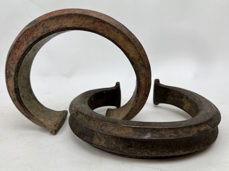 Null GABON - FANG People







Set of two finely worked bronze torches, one wit&hellip;