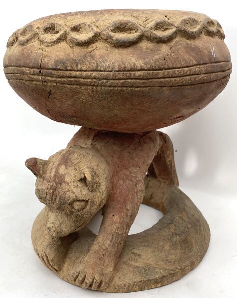 Null CAMEROON - BAMILEKE people



Wooden bowl decorated with panther and cowrie&hellip;