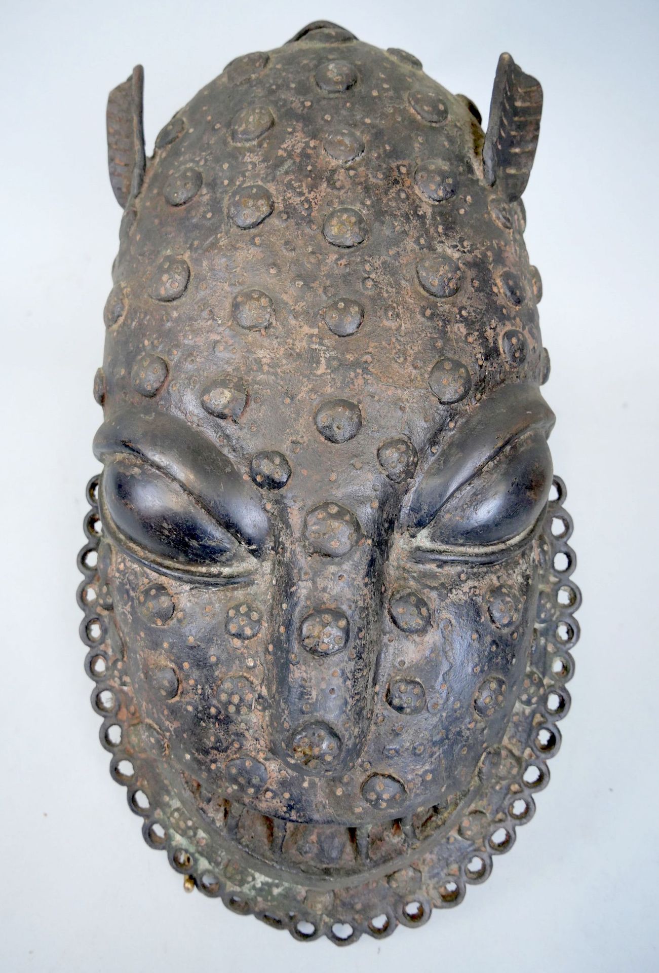 Null Bronze mask of Benin style



The withdrawal of the lots will take place on&hellip;