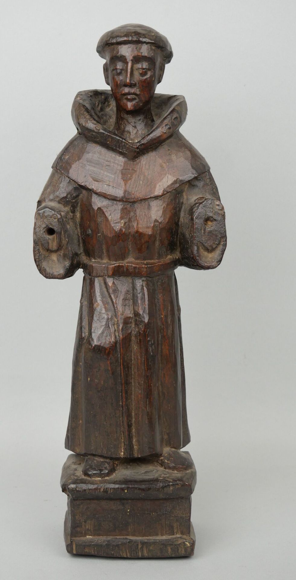 Null Heiliger Mönch aus Holz, geschnitzt in Rundhölzern. 

Hispanische Kolonien,&hellip;