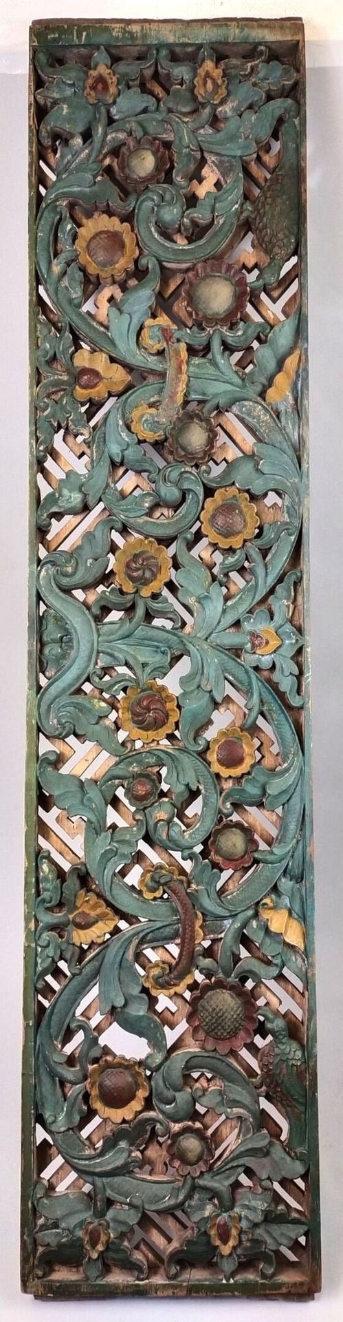 Null Piece of openwork polychrome woodwork decorated with foliage, sunflowers an&hellip;