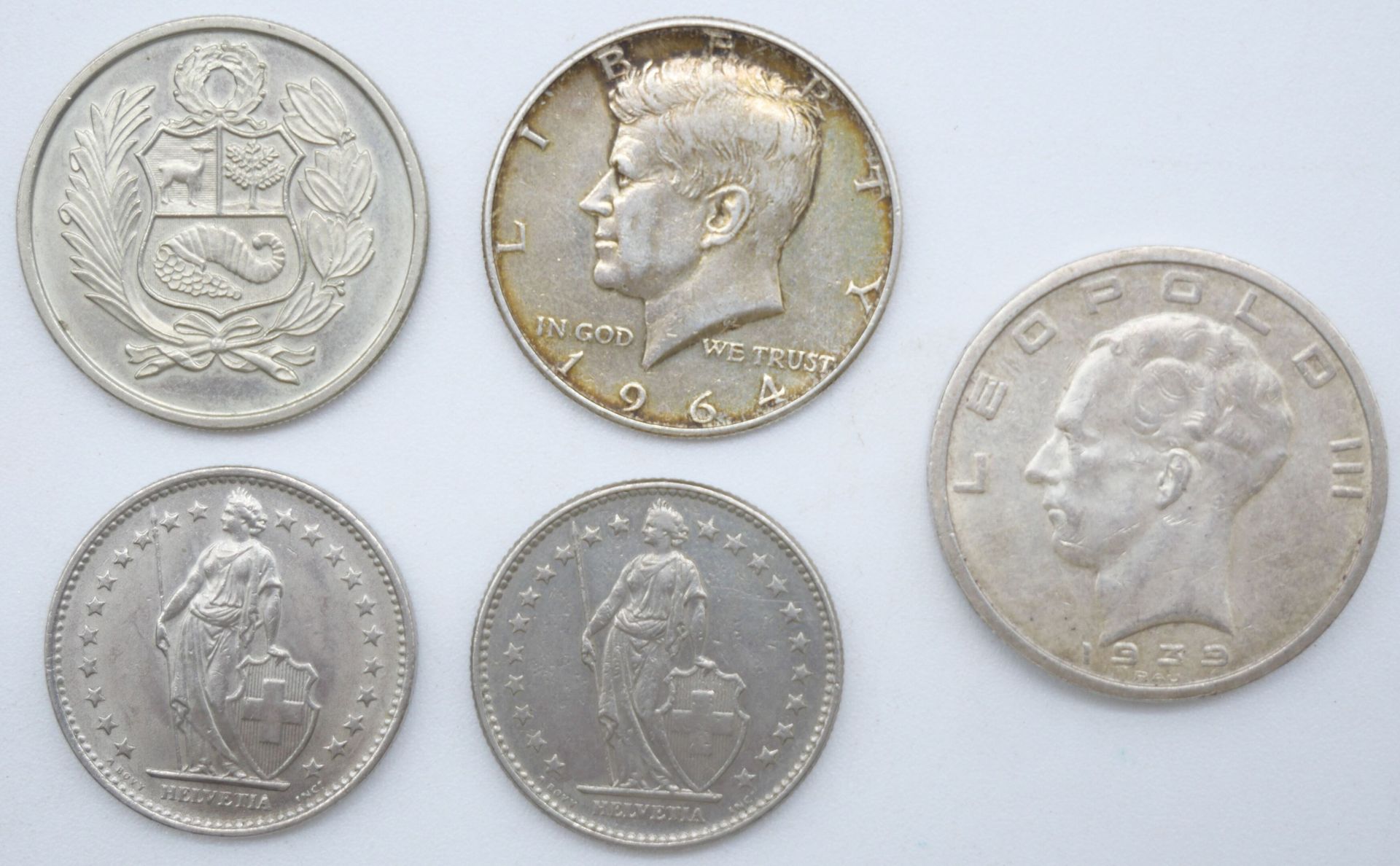 Null 2 Monete d'argento straniere.

5-1-50 Franchi Leopoldo III, Belgio, 1939.

&hellip;