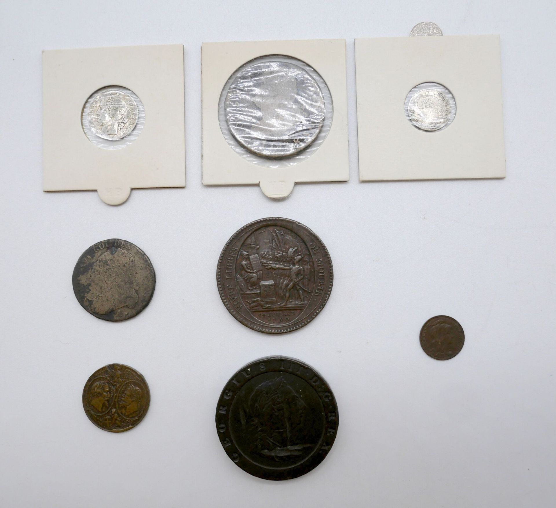 Null 8 奖牌和硬币。

各种金属。

英国1797年--乔治亚斯三世DG Rex。直径4厘米。

1792年5索尔的信心奖章。直径3.8厘米。

1859&hellip;