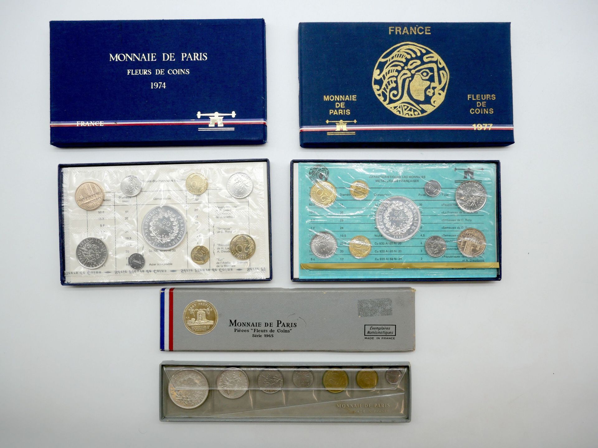 Null 一套3个盒子。Monnaie de Paris - Coin Fleurs de Coins。钱币的副本。

1965年系列：从1Ct cob到10F&hellip;