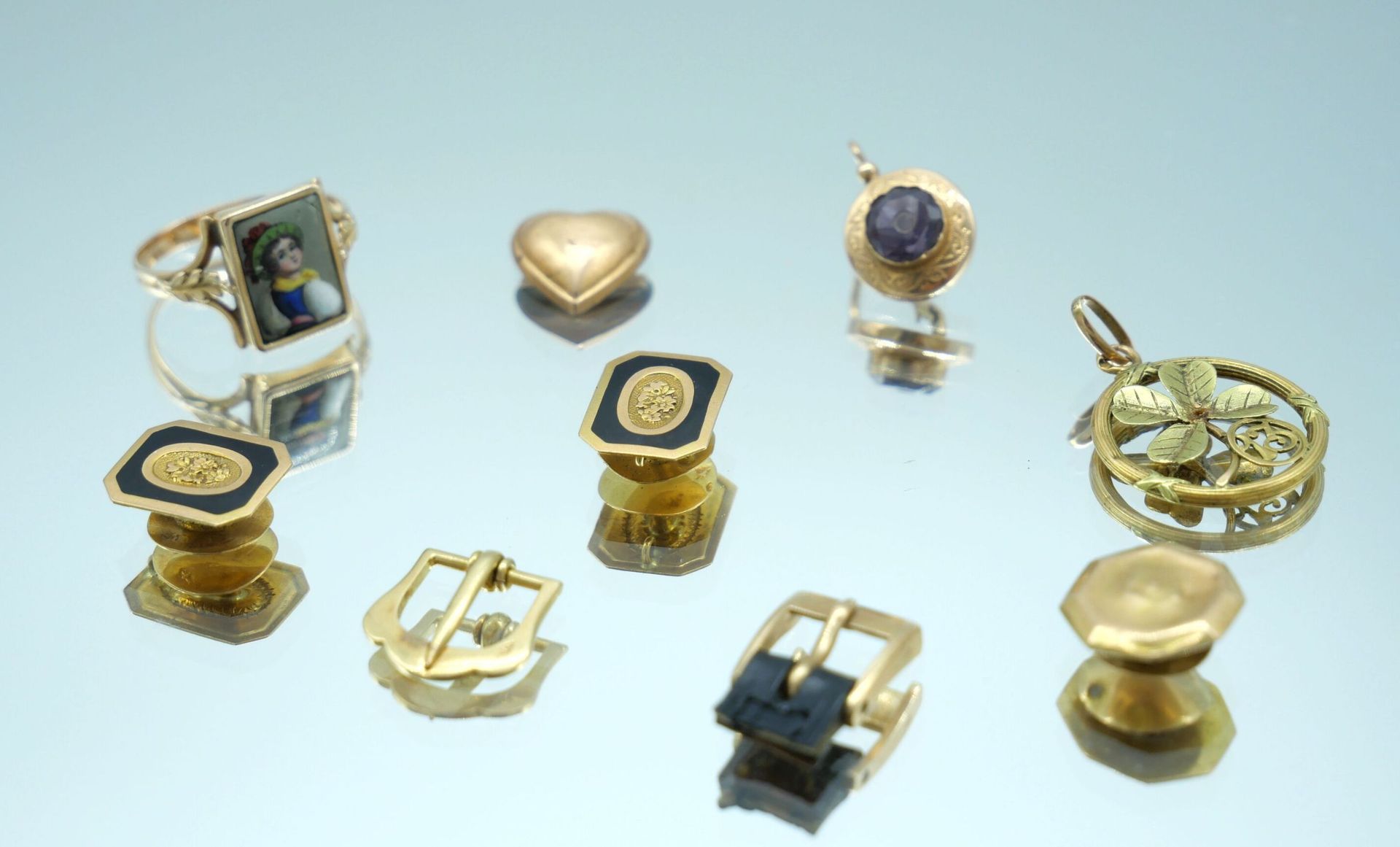 Null Lots de petits objets en or 750 millièmes comprenant des boutons de col, un&hellip;