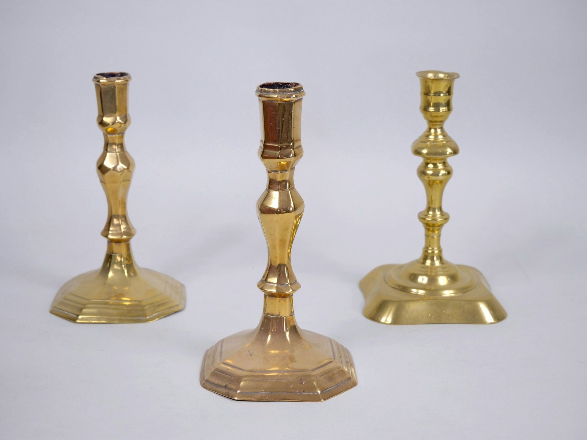 Null Suite of 3 candlesticks in gilded brass, the baluster resting on a square o&hellip;