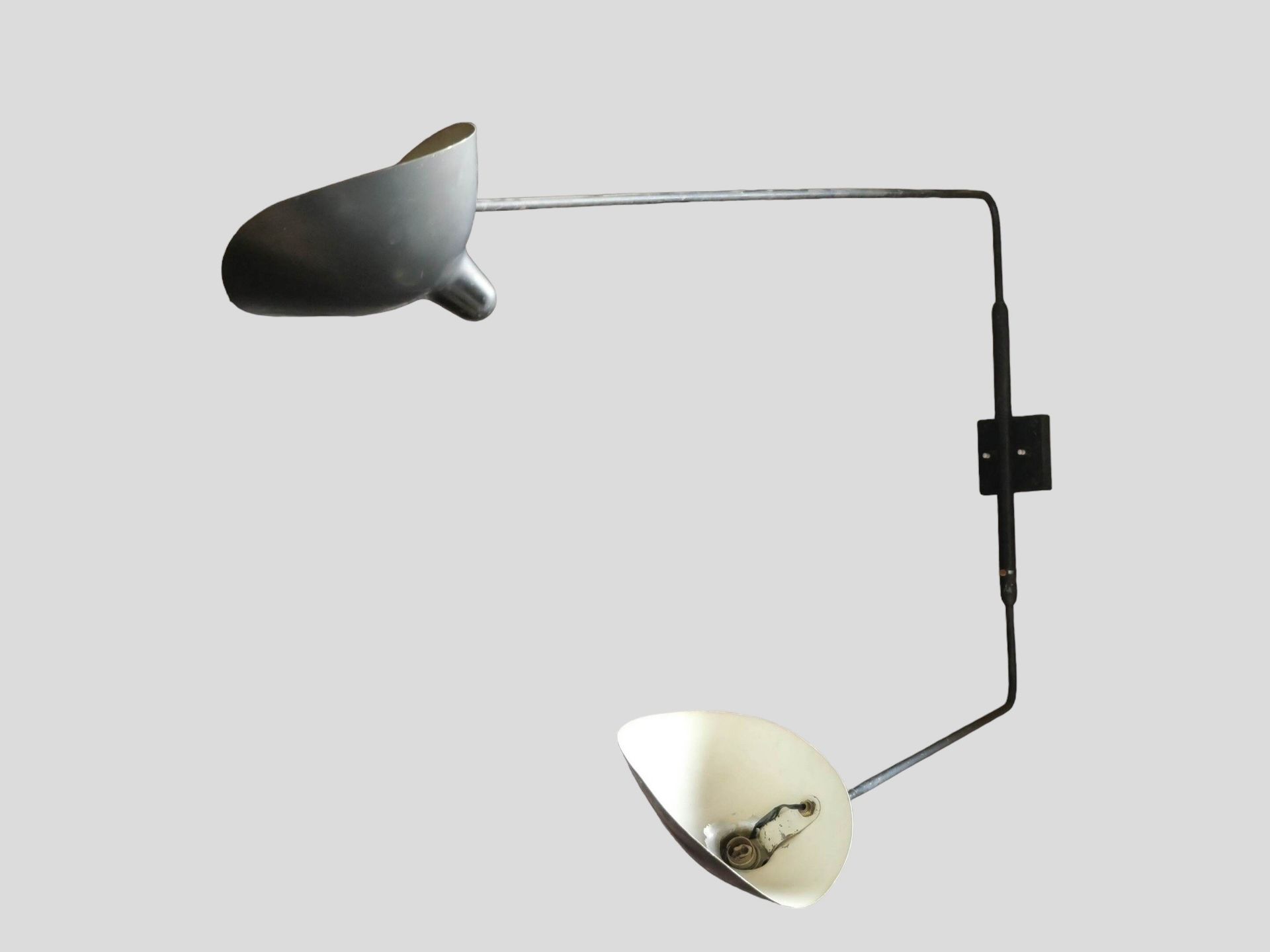 Null Serge MOUILLE (1922-1988) 
Lampada da parete con due bracci luminosi girevo&hellip;