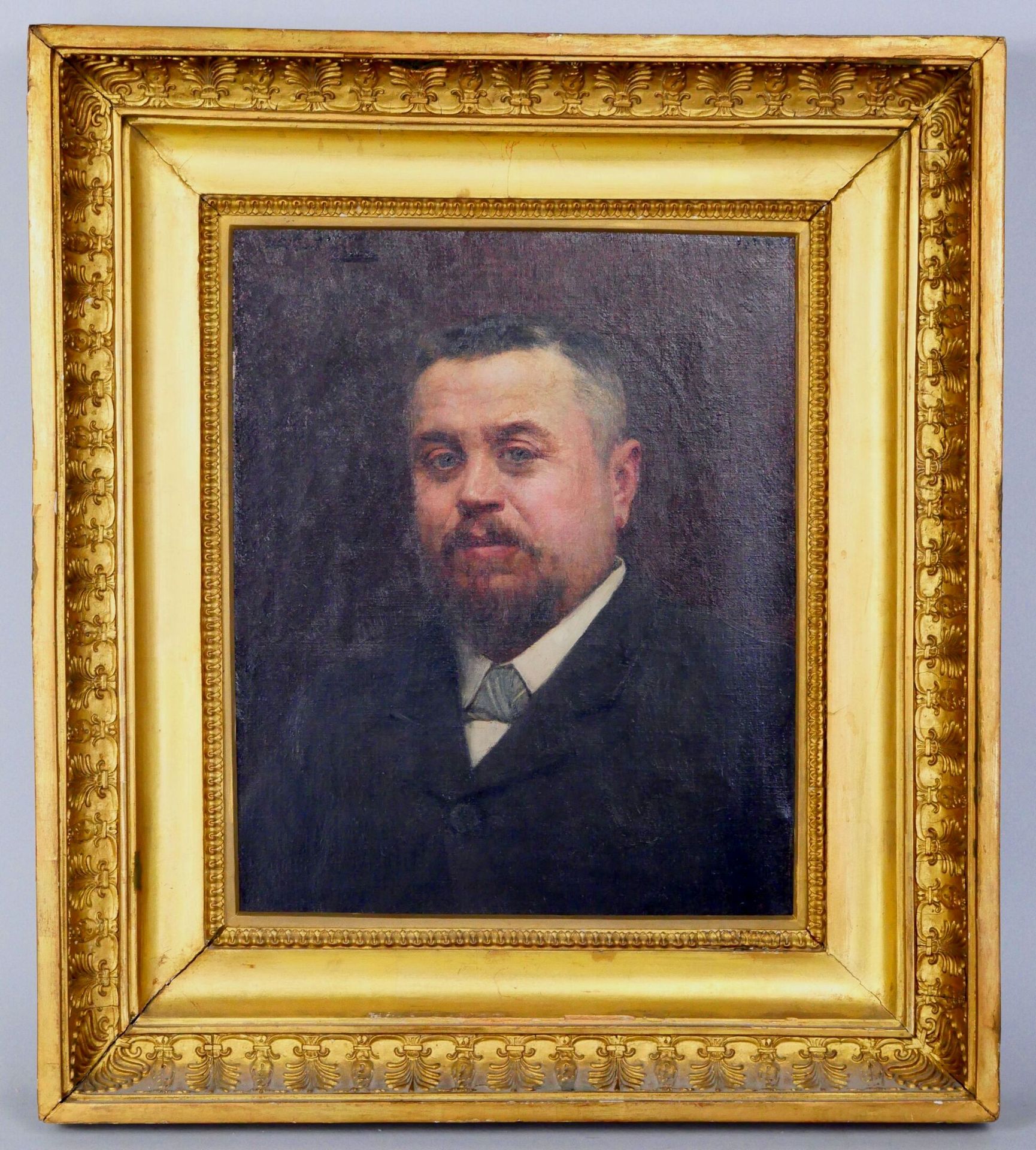 Null 保罗-桑(1853-1908)
一个有素质的人的画像。Léon Bodard先生。 
布面油画，在左上角有签名。 
尺寸：35 x 27 cm 
带画&hellip;