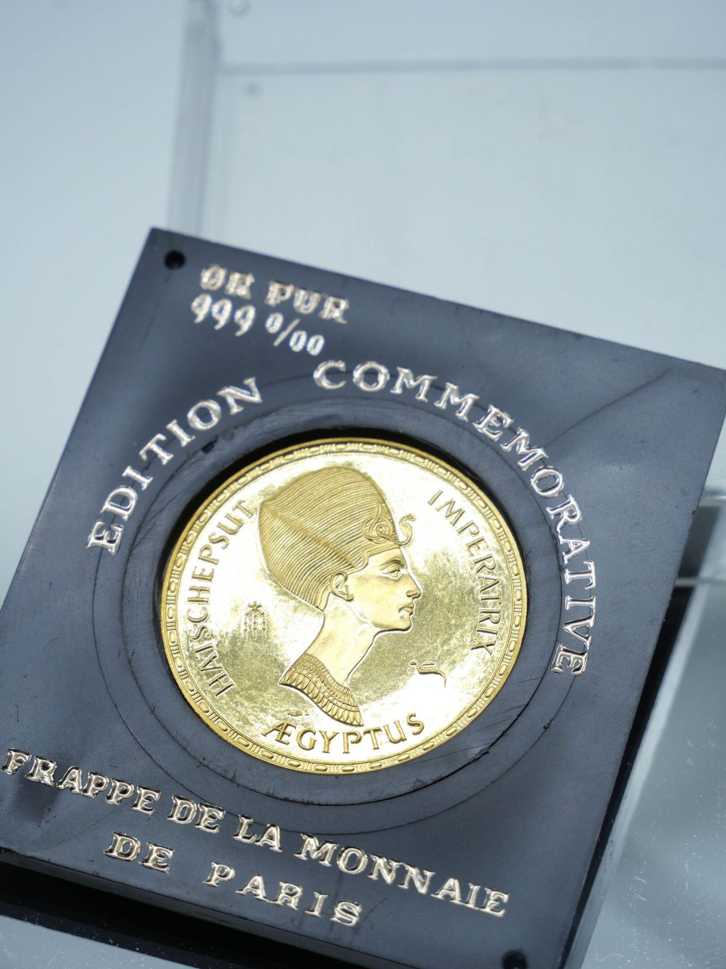 Null 纪念版 - 巴黎大教堂造币厂 
带有Hatschepsut Imperatrix肖像的千分之999金币
重量：16.60克 

抽签将在2023年4月&hellip;