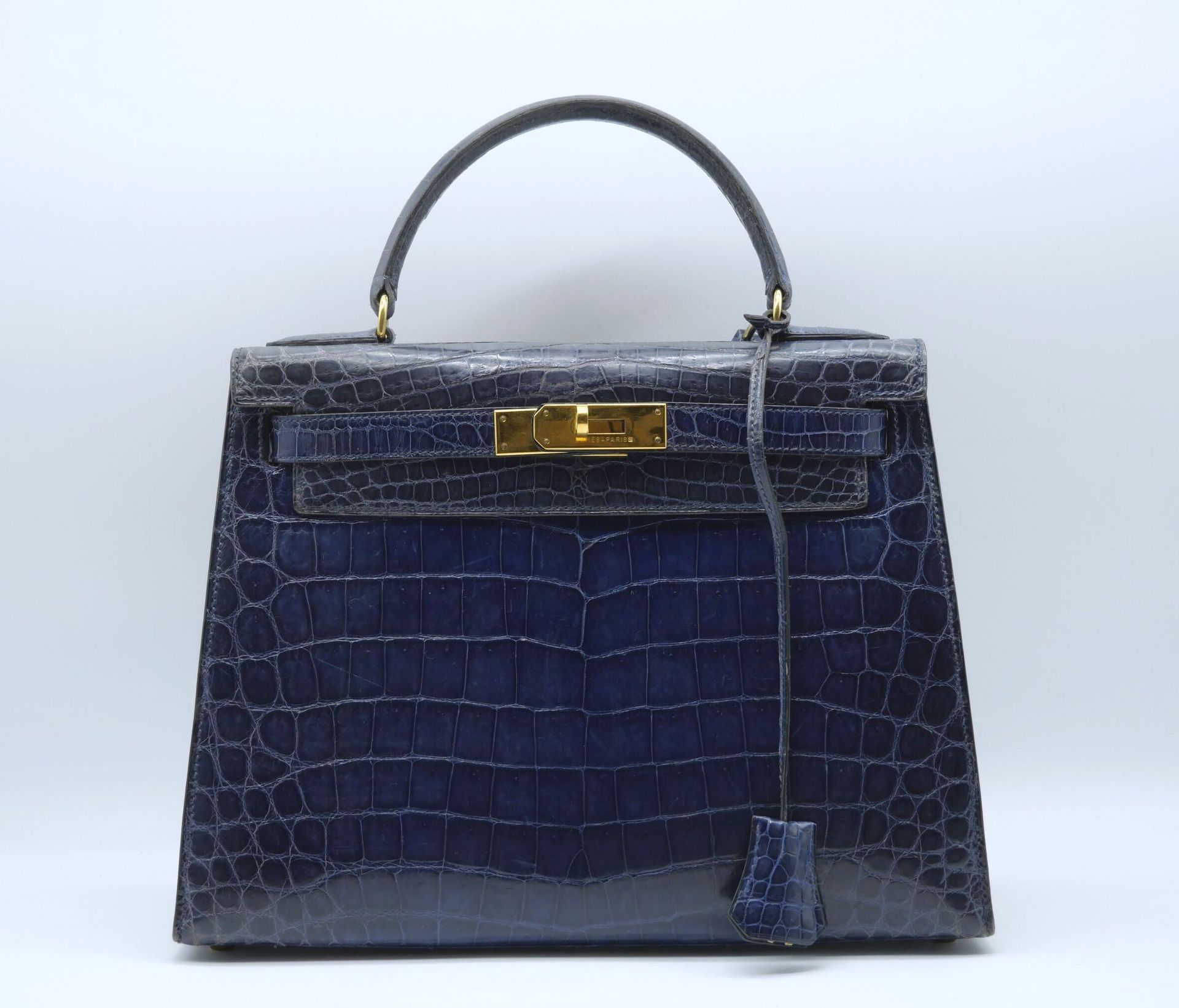 HERMES PARIS KELLY bag in navy blue crocodile, with pock…