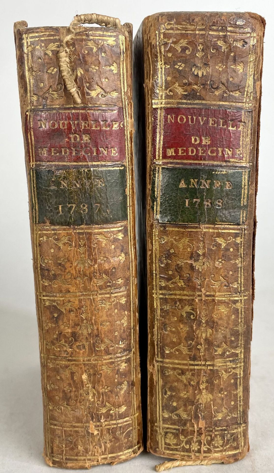 Null 诺埃尔-雷茨(1758-1810)
一套2册，包括：
- RETZ, Nouvelles instructives, Bibliographiques&hellip;