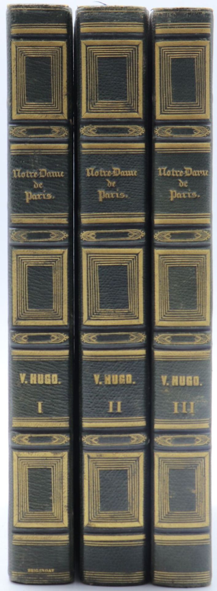 Null HUGO (Victor).巴黎圣母院。巴黎，Renduel，1836年，3卷8册，半筒，带绿色大理石角，书脊上有神经，装饰有鎏金盒（Briganda&hellip;
