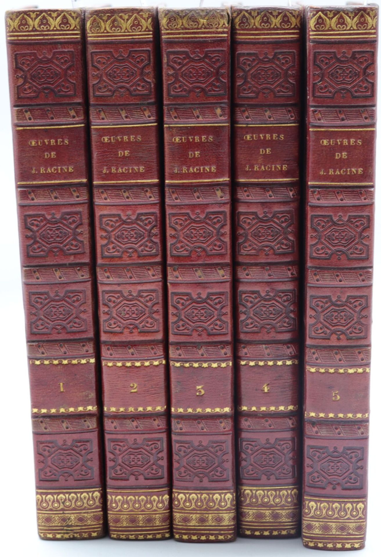 Null RACINE.作品集》。巴黎，Pinard，1829年，5卷8册，半小牛皮，有边角，书脊有棱角和装饰（当代装订）。第1卷的边缘有些许狐臭和斑点。1.
&hellip;