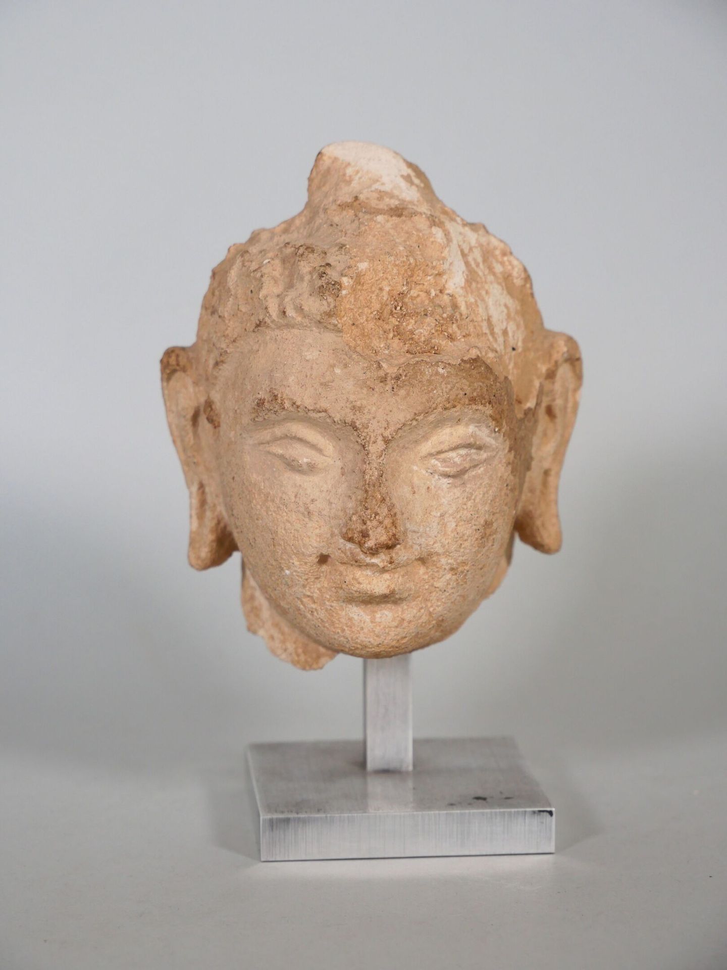 Null Buddha head in stucco.
Greco-Buddhist art from Gandhara, 4th-5th centuries.&hellip;