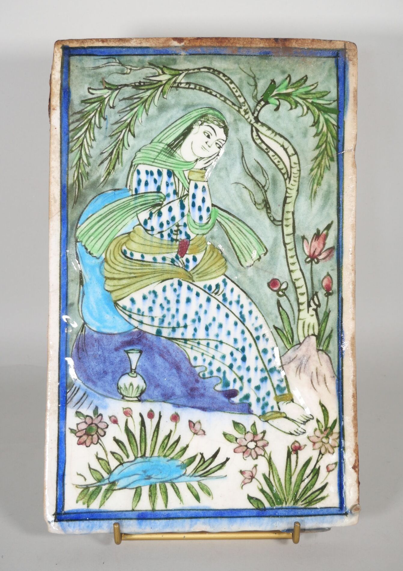 Null 伊朗
多色珐琅彩陶板，描绘了一个梦幻般的舞者。19世纪末和20世纪初的Qâdjâr艺术 
尺寸：38 x 24厘米 

拍品必须在2023年6月20日&hellip;